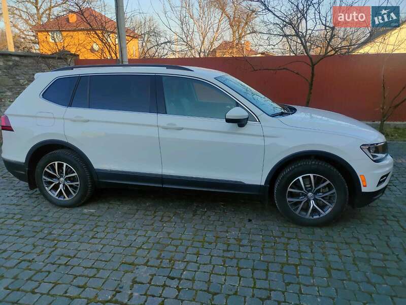 Позашляховик / Кросовер Volkswagen Tiguan 2020 в 