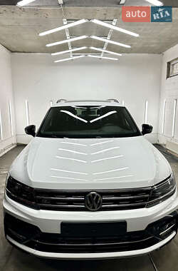 Внедорожник / Кроссовер Volkswagen Tiguan 2020 в 