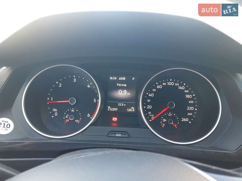 Внедорожник / Кроссовер Volkswagen Tiguan 2016 в Хусте