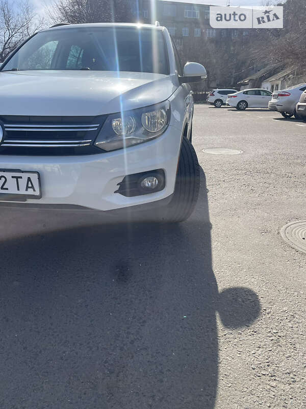 Внедорожник / Кроссовер Volkswagen Tiguan 2014 в Николаеве