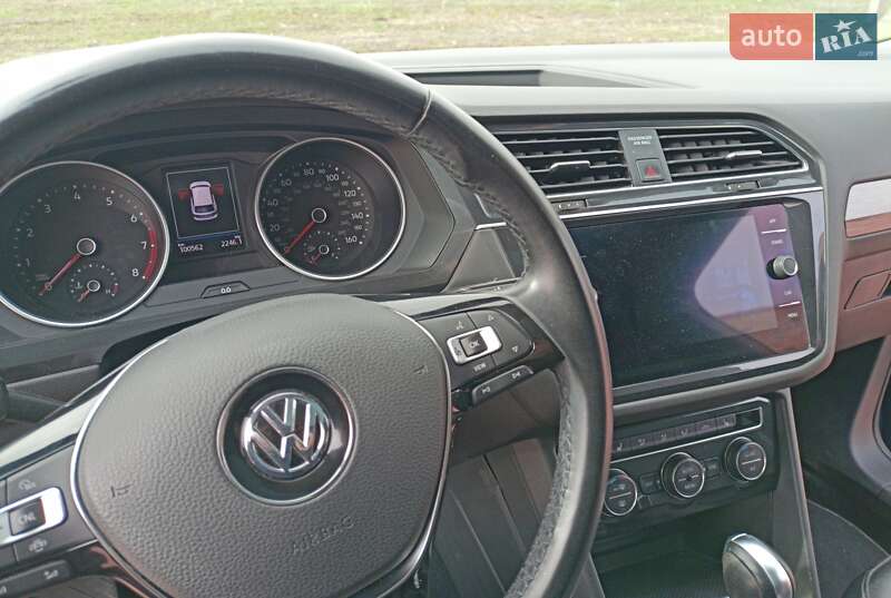 Внедорожник / Кроссовер Volkswagen Tiguan 2018 в Нетешине