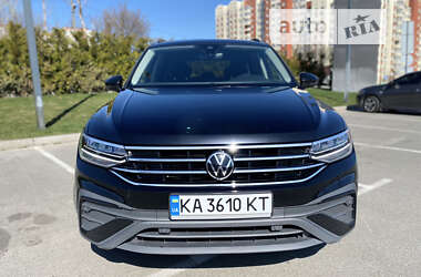 Внедорожник / Кроссовер Volkswagen Tiguan 2022 в Киеве