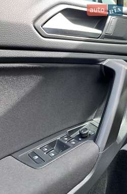 Внедорожник / Кроссовер Volkswagen Tiguan 2021 в 