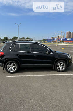 Позашляховик / Кросовер Volkswagen Tiguan 2009 в Києві