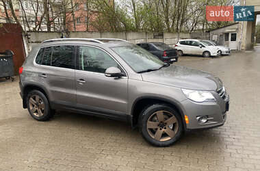 Позашляховик / Кросовер Volkswagen Tiguan 2010 в Львові