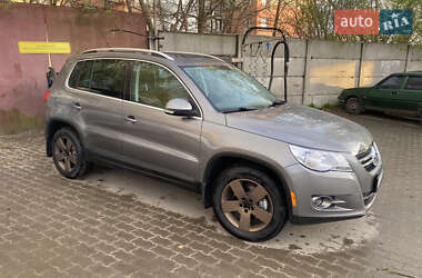 Позашляховик / Кросовер Volkswagen Tiguan 2010 в Львові