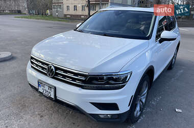 Позашляховик / Кросовер Volkswagen Tiguan 2019 в 