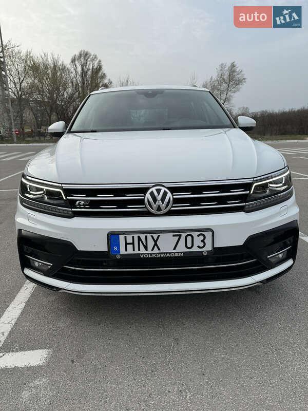 Внедорожник / Кроссовер Volkswagen Tiguan 2017 в Каменском