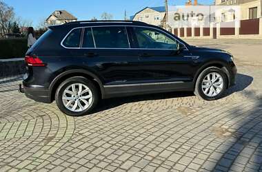 Внедорожник / Кроссовер Volkswagen Tiguan 2016 в 