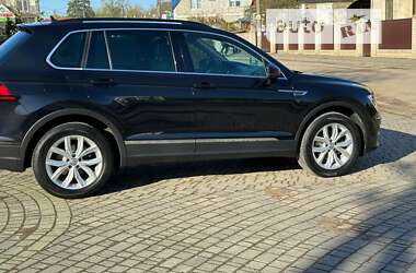 Внедорожник / Кроссовер Volkswagen Tiguan 2016 в 