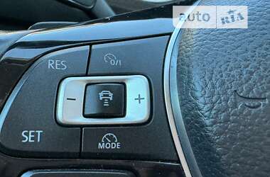 Внедорожник / Кроссовер Volkswagen Tiguan 2016 в 