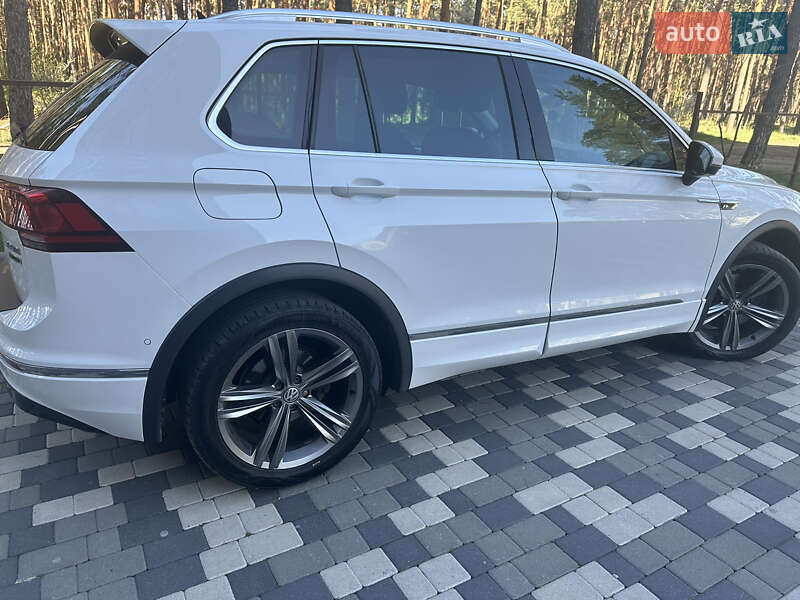 Внедорожник / Кроссовер Volkswagen Tiguan 2016 в Славуте