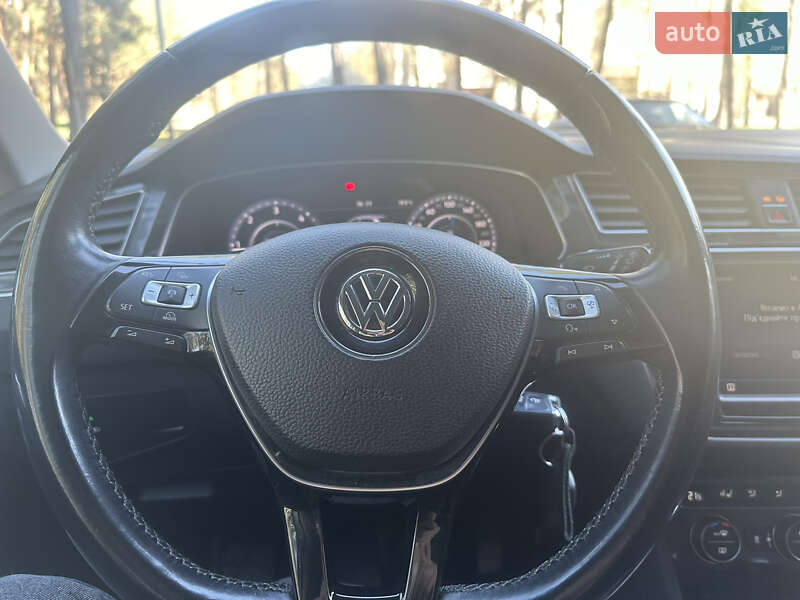 Внедорожник / Кроссовер Volkswagen Tiguan 2016 в Славуте