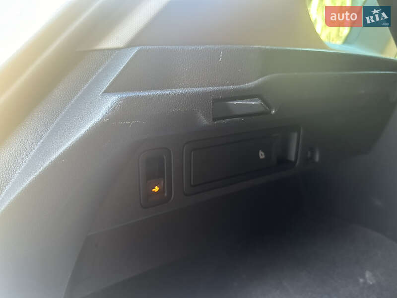 Внедорожник / Кроссовер Volkswagen Tiguan 2016 в Славуте