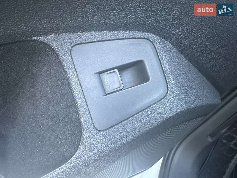 Внедорожник / Кроссовер Volkswagen Tiguan 2016 в Славуте