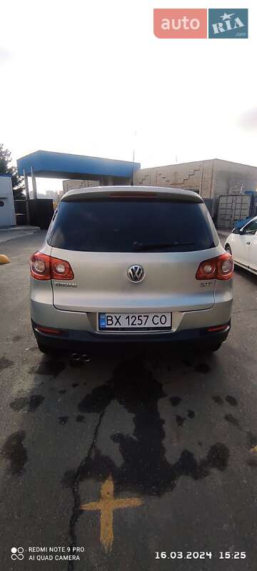 Внедорожник / Кроссовер Volkswagen Tiguan 2011 в Хмельницком