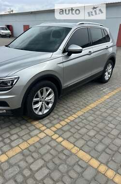 Внедорожник / Кроссовер Volkswagen Tiguan 2017 в Львове