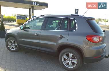 Внедорожник / Кроссовер Volkswagen Tiguan 2011 в Черновцах