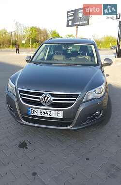 Внедорожник / Кроссовер Volkswagen Tiguan 2011 в Черновцах