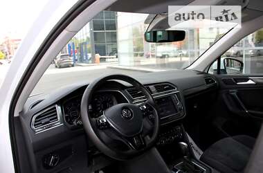 Внедорожник / Кроссовер Volkswagen Tiguan 2017 в Хмельницком