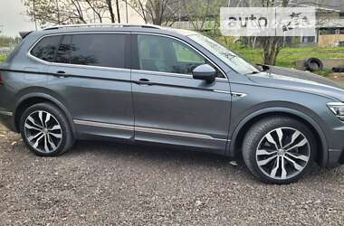 Внедорожник / Кроссовер Volkswagen Tiguan 2018 в Львове