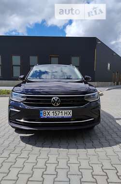 Внедорожник / Кроссовер Volkswagen Tiguan 2022 в Хмельницком