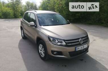 Внедорожник / Кроссовер Volkswagen Tiguan 2014 в Ровно