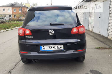 Внедорожник / Кроссовер Volkswagen Tiguan 2011 в Буче