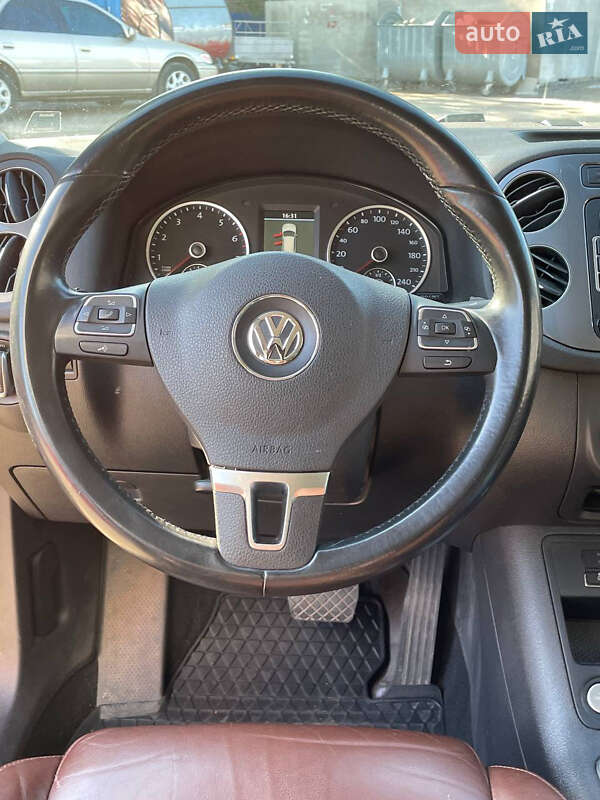 Внедорожник / Кроссовер Volkswagen Tiguan 2011 в Киеве