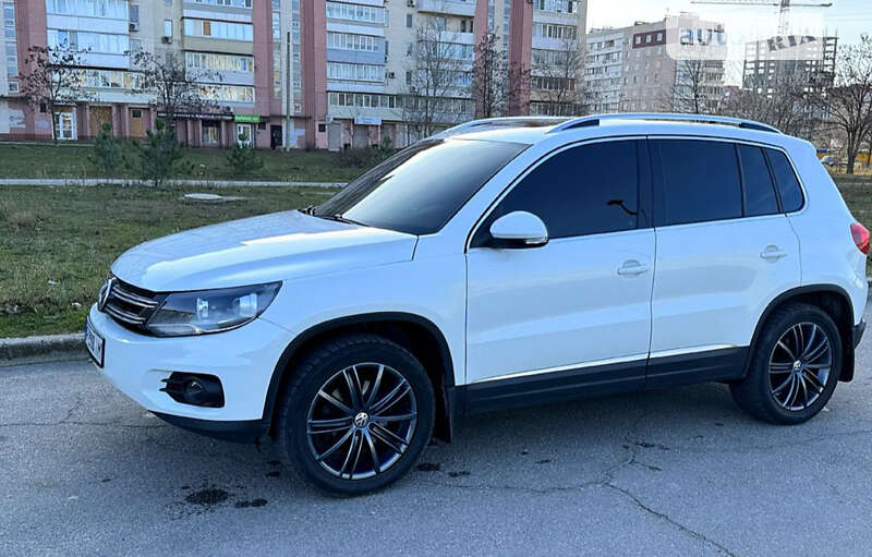 Позашляховик / Кросовер Volkswagen Tiguan 2015 в Києві