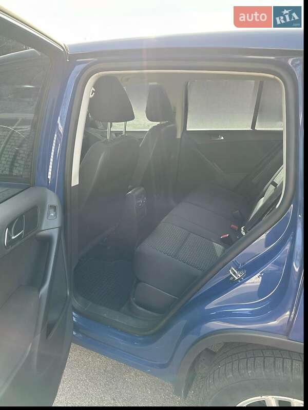 Внедорожник / Кроссовер Volkswagen Tiguan 2011 в Харькове