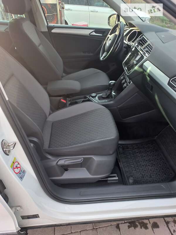 Внедорожник / Кроссовер Volkswagen Tiguan 2019 в Остроге