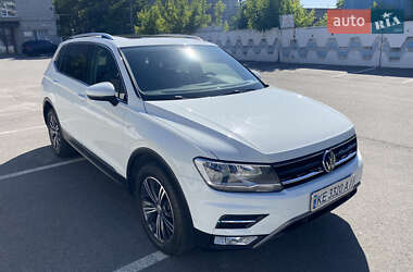 Внедорожник / Кроссовер Volkswagen Tiguan 2018 в 