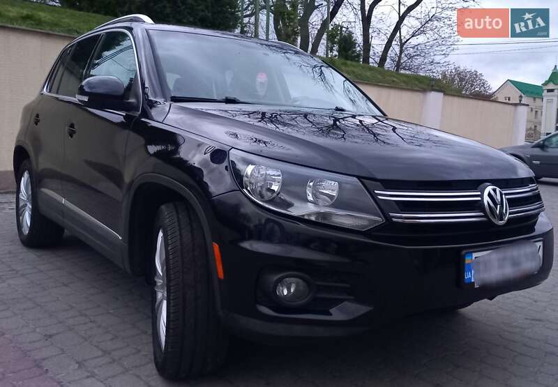 Внедорожник / Кроссовер Volkswagen Tiguan 2011 в Остроге