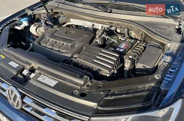 Внедорожник / Кроссовер Volkswagen Tiguan 2019 в 