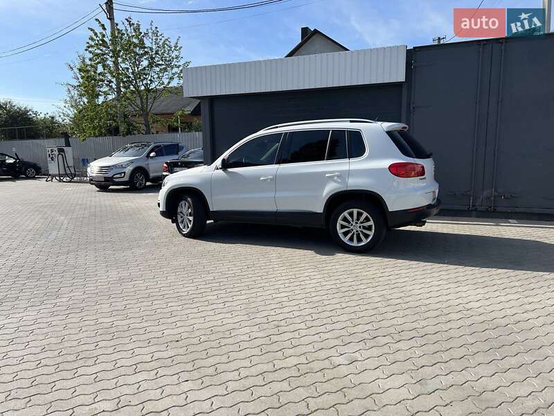 Внедорожник / Кроссовер Volkswagen Tiguan 2015 в Луцке