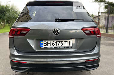 Внедорожник / Кроссовер Volkswagen Tiguan 2022 в Одессе