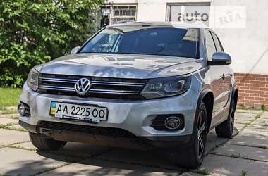 Внедорожник / Кроссовер Volkswagen Tiguan 2015 в Киеве