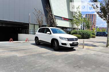 Внедорожник / Кроссовер Volkswagen Tiguan 2010 в Киеве