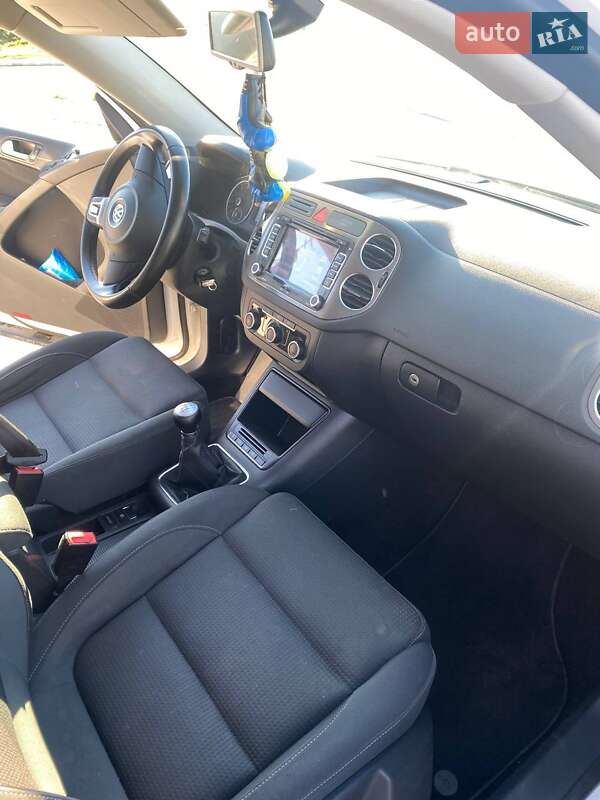 Позашляховик / Кросовер Volkswagen Tiguan 2011 в Житомирі