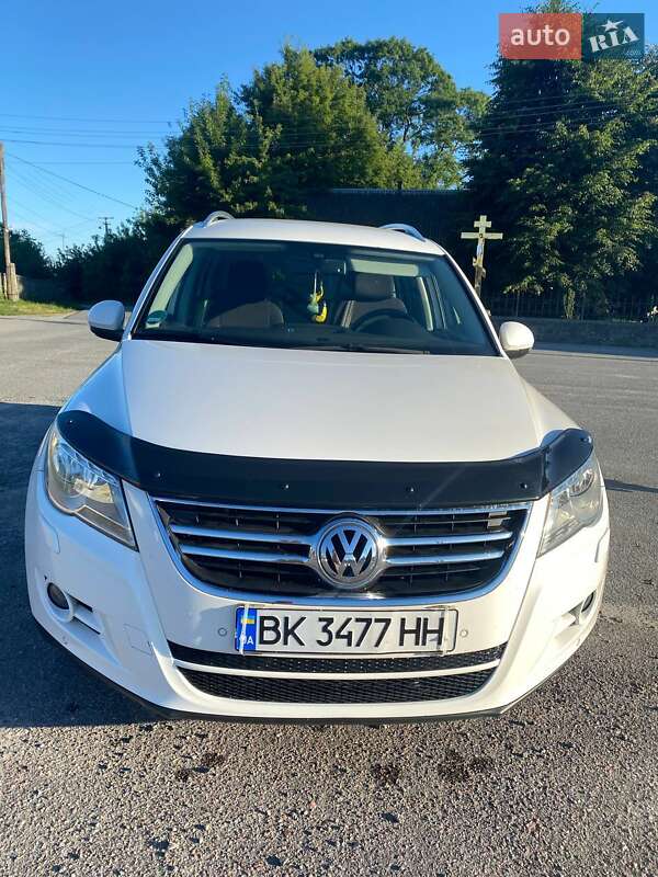 Позашляховик / Кросовер Volkswagen Tiguan 2011 в Житомирі