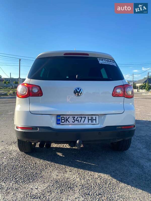 Позашляховик / Кросовер Volkswagen Tiguan 2011 в Житомирі