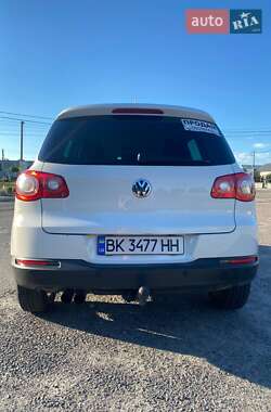 Внедорожник / Кроссовер Volkswagen Tiguan 2011 в Житомире