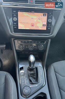 Внедорожник / Кроссовер Volkswagen Tiguan 2017 в 