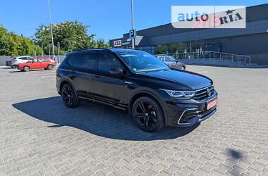 Внедорожник / Кроссовер Volkswagen Tiguan 2022 в Черновцах