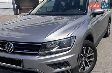 Внедорожник / Кроссовер Volkswagen Tiguan 2019 в 