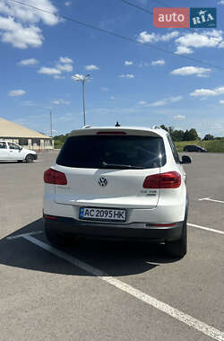 Внедорожник / Кроссовер Volkswagen Tiguan 2012 в 