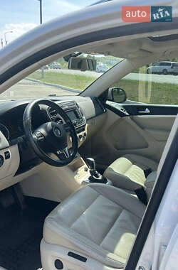 Внедорожник / Кроссовер Volkswagen Tiguan 2012 в 
