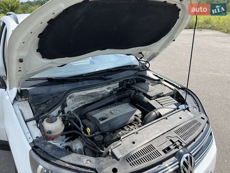 Позашляховик / Кросовер Volkswagen Tiguan 2015 в Ізяславі