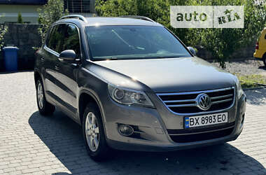 Внедорожник / Кроссовер Volkswagen Tiguan 2010 в Староконстантинове